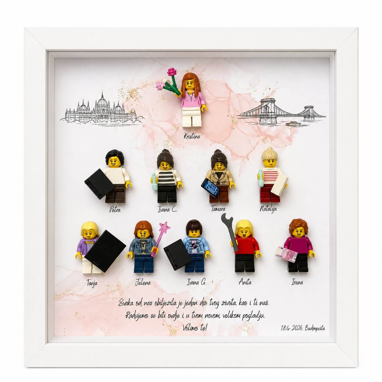 Personalizirani LEGO okvir za djevojačku zabavu s 10 figurica prijateljica, ilustracijom Budimpešte i porukom za mladenku Kristinu.